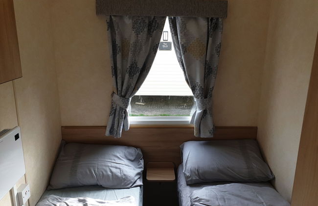 3-bed Caravan in Walton on the Naze - Photo 4