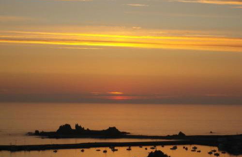 Port-blanc Beach Cottage in Plougasnou - Photo 55