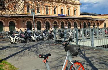 PARMA EXPRESS Traveller's Lodging front Station FS PARKING & Bicycle Storage - Foto 3