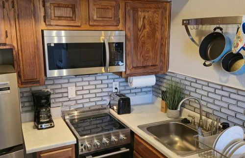 Cozy Updated Cove of Heaven, 5mins to Lake Hefner! - Photo 22