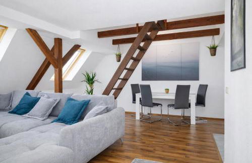 Larooms Merseburg - Apartment LP01 - 2 Zimmer, 2 Einzelbetten, 1 Doppelbett, große Couch, Küche, Balkon, Waschmaschine - Foto 5