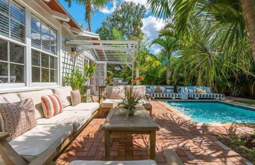 Tropical Estate w/ Guesthouse & Pool. Sleeps 8! - Foto 3