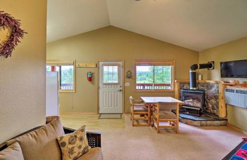 Trego Cabin with Mtn Views, Easy Access to Lake - Foto 12