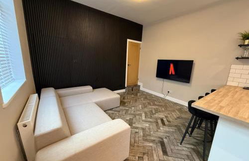 Modern 3 Bedroom house, short walk to train station and town centre, close to Manchester Airport and PLouise - Foto 1