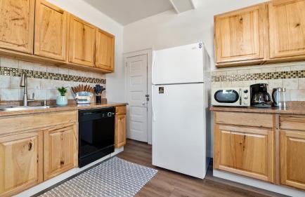 Midtown Flight Deck: 2BR Gem - Foto 15