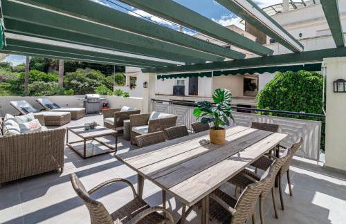 Sensational and Exotic 3-Bedroom Retreat in Nueva Andalucia with a Palm Garden - Foto 22