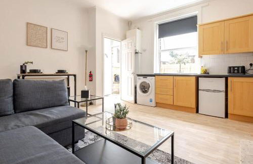 5min to Huddersfield Royal Infirmary Hospital - Foto 8