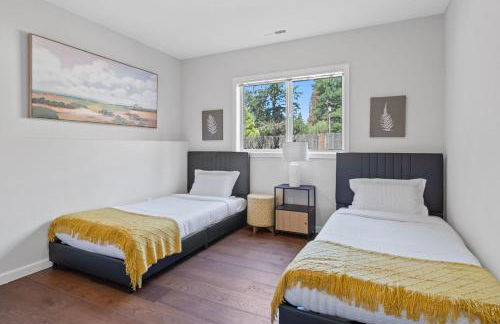 Designer Daylight Basement Near Edmonds Downtown - Photo 32