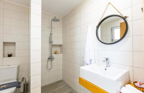 Evilio Suites, Inspired Family Retreat with Pool, Βy ThinkVilla - Foto 33