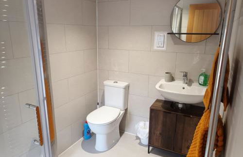 Stylish 3 Bed Apt Sea Views Near the Beach 2B - Foto 16