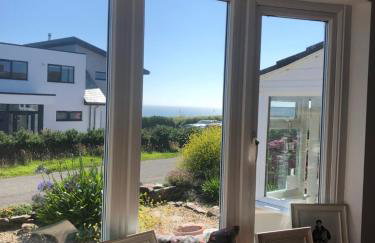 Baywatch Mawgan Porth Spacious Home sleeps 9, Games room, Parking & Garden - Foto 11