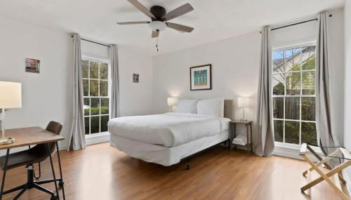 Large Fenced Yard near Midtown- Shamrock Stay - Foto 2