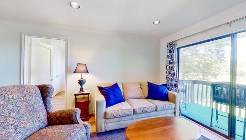 Tranquility on the Lake - Photo 1