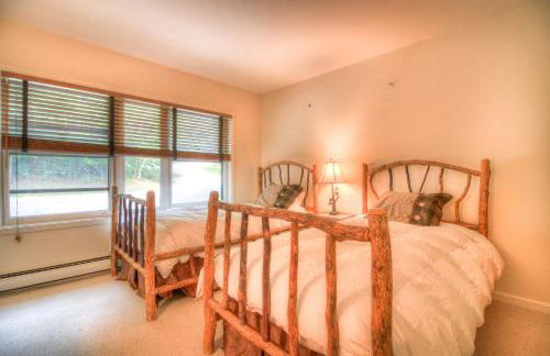 Stratton Mountain Condo with a Hot Tub! Sleeps 12! - Photo 21
