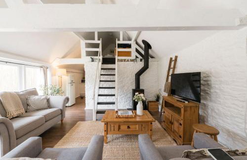 Cosy Cotswolds Farm Stay with Log Burner - Peaceful Winter Retreat - The Dairy - Foto 44