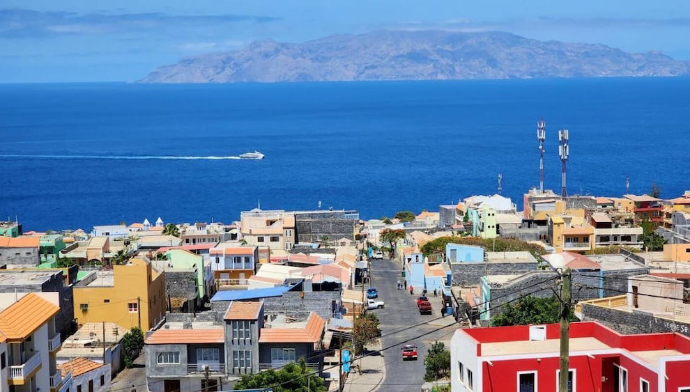 Casinha Nova - Entire Home With City & Ocean View in Sao Filipe - Foto 1, Imagen principal