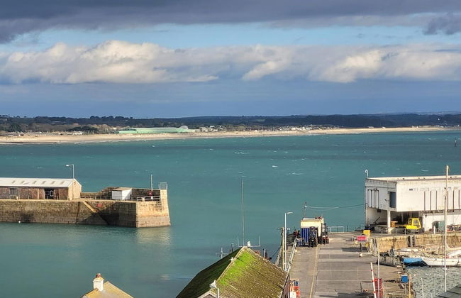 Breathtaking Views on Historical Street- Central - Foto 5