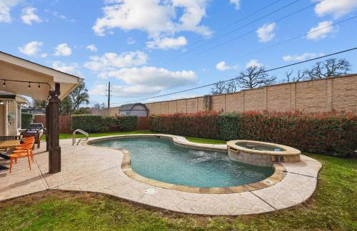 4BD Tropical Pool Oasis with a Game Room - Photo 48