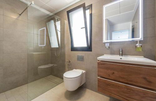 STYLISH VILLA 2018,POOL,3B.R.WIFI,NETFLIX - Foto 18