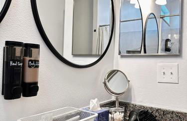 Modern 3BR Villa with Heated Pool & BBQ 14mi to Disney - Photo 17