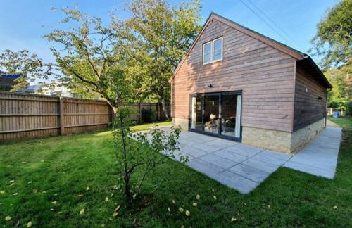 Idyllic village, gateway to the Cotswolds, nr pub - Photo 11