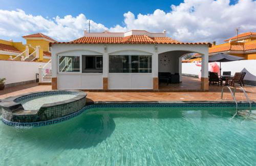 PRIMERA LUXURY HOUSE - Photo 3