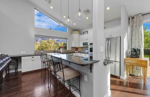 Sedona Uptown Gem!Large yard w grass and shade trees! Views!! NEW! BARREL SAUNA!!! Close to trails, walk to Uptown Sedona, restaurants and shopping - Foto 73