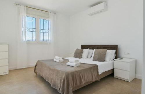 Dream beach-side villa with sea views & close to golf - Photo 33