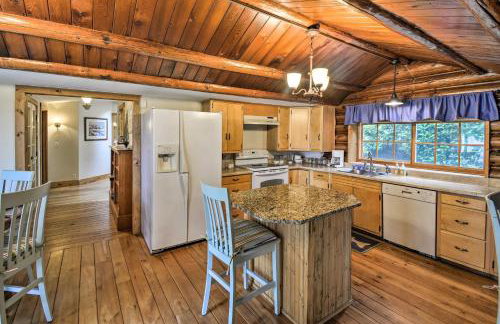 Wheelchair-Accessible Belfair Cabin w/ Patio! - Foto 7