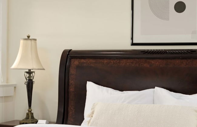 Stunning 3 Bedroom Secondary Suite N Van - Photo 38