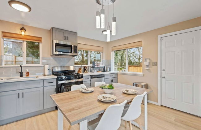 Lakeview Home in Renton, Walk to Beach, AC, Fenced - Photo 10