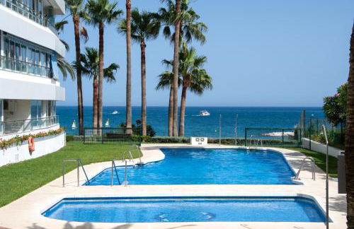 Stunning Beachfront apartment with Sea Views - Foto 20