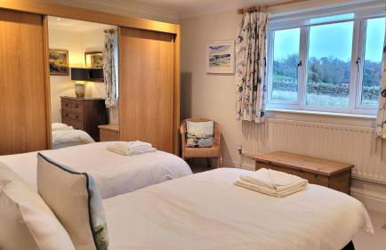 East Wing Cottage - Peaceful Village Retreat with Tennis Court Access - Foto 26