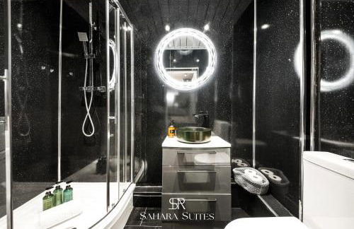 Spacious 6BR - City Hub & Parking - Sleeps 13 - Photo 32