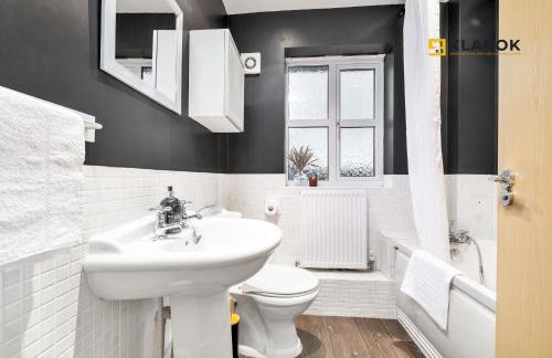 Modern 3 Bedroom Retreat Perfect for Families or Groups - Foto 16