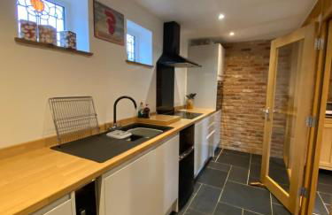 New Bury Cottage near Goodwood - Photo 3