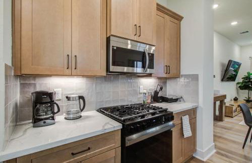 Chic & Central 3BD Townhouse Mins to DT & Midtown - Foto 14