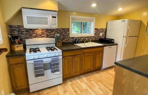 Nothing Fancy Older Pet Friendly Home near I 95 - Foto 13