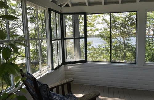Waterfront Wildflower Cottage with Private Dock! - Foto 16