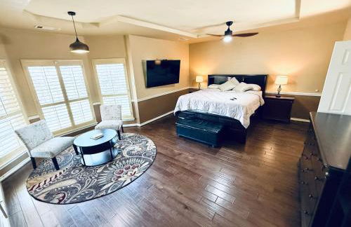 Luxury 5BR Retreat, Kid's Playroom! Near Lake Hubbard, Vineyard Views - Foto 7