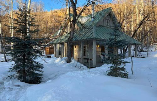 25-Bed, Amenity-Rich Estate in a Private Forest - Foto 76