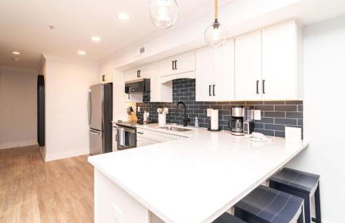 NEW 3BR-3BA Beach Block with Parking - Photo 6