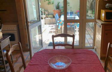 La maison sur la place dans Aigues Mortes - Foto 8