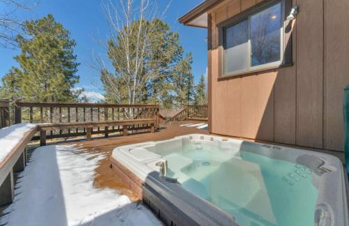 Country Club Cabin with Hot Tub - Foto 24