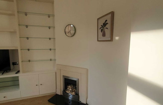 Light 1-bed - London N8 - Free Parking - Fast Wifi - Foto 24