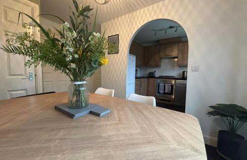Central location -3 Beds, 2 baths , off-street parking, fast Wifi, sleeps 7 - Foto 21