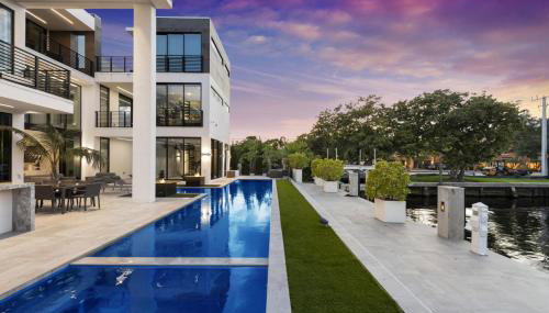 Three Story Waterfront Villa with Basketball and Mini Golf - Foto 3
