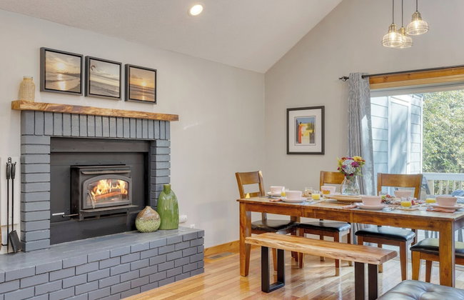 Royal Canoe by Avantstay Walk to the Shore + Cozy Fireplace - Photo 104