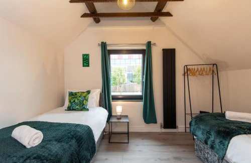 Spacious Cottage 3 Bedrooms with Free Private Parking in a Central Location - Foto 26