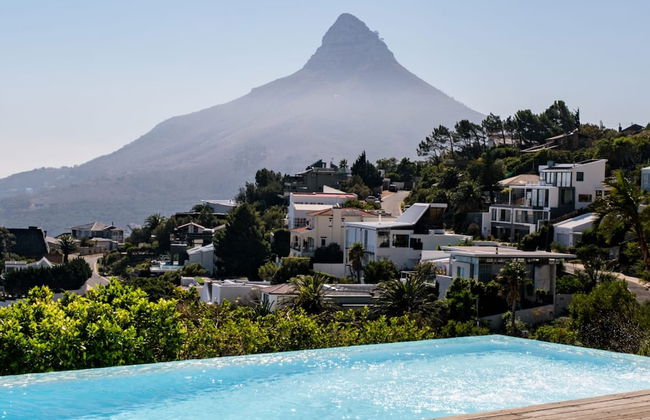 Exceptionally Unique Magnum Villa w Sea Views - Photo 12